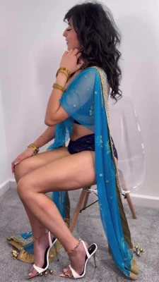 Aaliyah Yasin [ aaliyah-yasin ] - Playing in the hotel