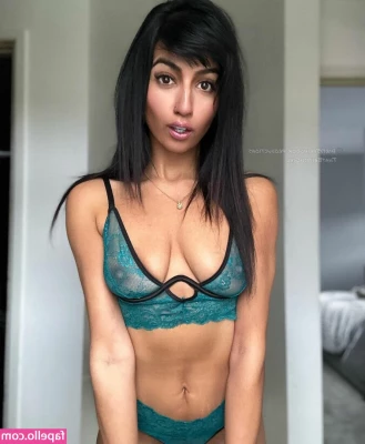 Aaliyah Yasin [ aaliyah-yasin ] - I'm on the beach and my thoughts are like stripping naked. Would you