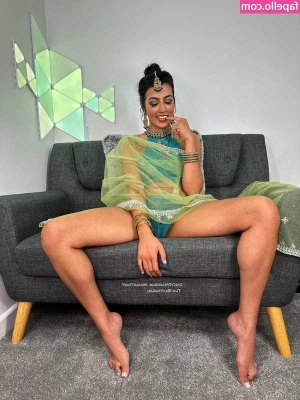 Aaliyah Yasin [ aaliyah-yasin ] - At Exxxotica DC a few months ago.