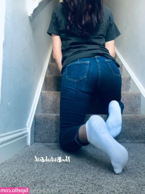 Aaliyah Yasin [ aaliyah-yasin ] - Im jacking off in my roommates bed when they’re at the pool lol