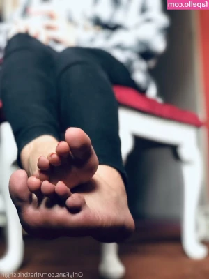 Aaliyah Yasin [ aaliyah-yasin ] - your little girl fucks herself with toys 🐾💗🐾  full video in