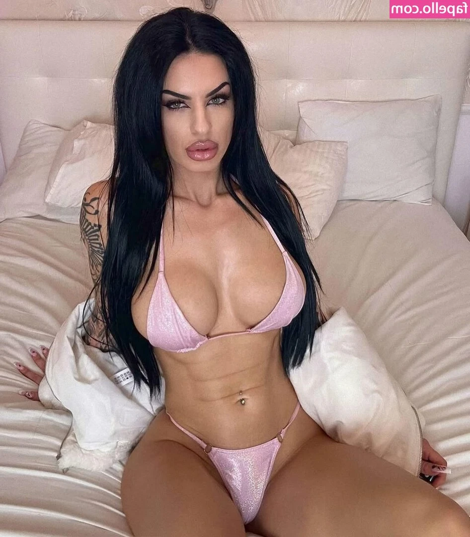 Xandratru - pussy or ass? what do you focus on? 🪞 swipe