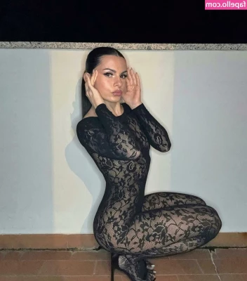Elenamaraga - Wanna play with me  Quieres jugar conmigo   With love  Victoria