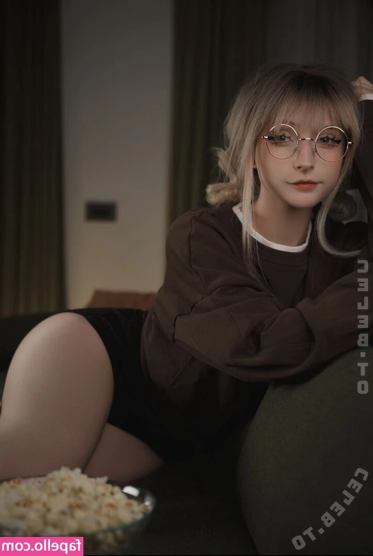 Maidmana [ maidmana-1 ] - Let's stay in and cuddle ( a cute tease from a custom video )