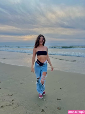 chasingjoeylee - Love clothing that has easy access. 😛