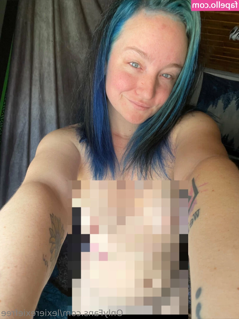 lexierexiefree - Just in some mismatched panties and bralette