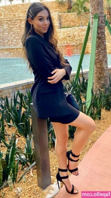 Kira Kosarin [ kira-kosarin ] - Take them all the way off for me?