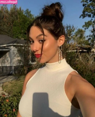 Kira Kosarin [ kira-kosarin ] - Ready for some new content  Drop a message in DM