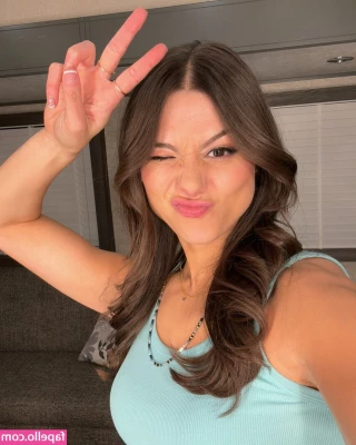 Kira Kosarin [ kira-kosarin ] - My love  i like to be in 4  there are many possibilities   come to my