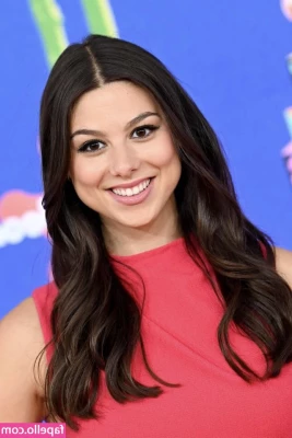 Kira Kosarin [ kira-kosarin ] - hang with me on chaturbateeeee