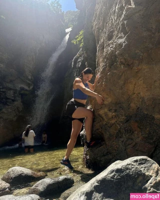 Kira Kosarin [ kira-kosarin ] - Had a sick back day today