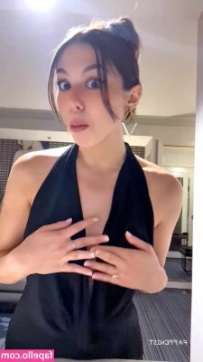 Kira Kosarin [ kira-kosarin ] - Should I get some oil on my 🍑