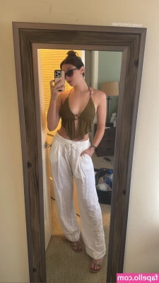 Kira Kosarin [ kira-kosarin ] - From behind