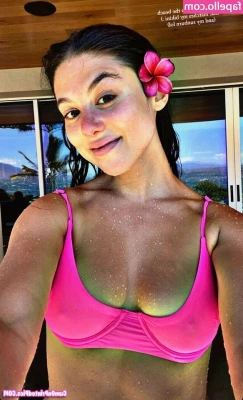 Kira Kosarin [ kira-kosarin ] - Getting all wet 💦