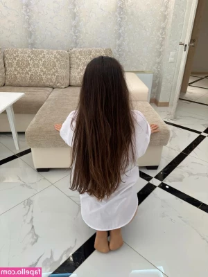 ekaterina_naturally [ ekaterina-naturally ] - PSA stop making vibrators so loudd!! my room sounds like a barbershop
