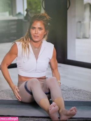 Torrie Wilson [ torrie-wilson ] - What if youre the one to take it off