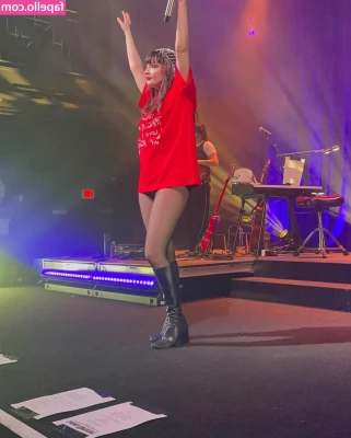 Lauren Mayberry [ lauren-mayberry ] - Pale 🤍