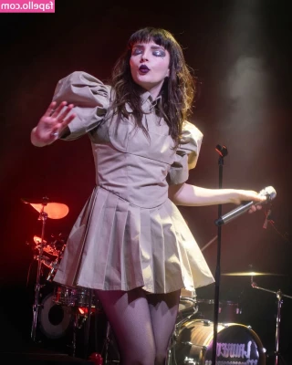 Lauren Mayberry [ lauren-mayberry ] - jugamos hoy