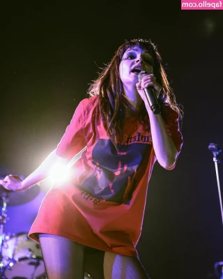 Lauren Mayberry [ lauren-mayberry ] - Okay HUMPDAY  whatever  Here s my ass