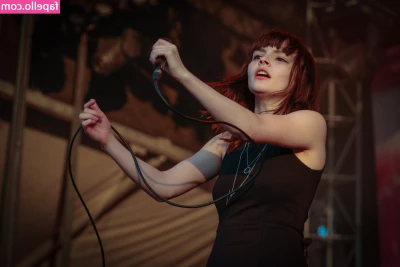 Lauren Mayberry [ lauren-mayberry ] - Would you like to play with me