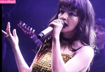 Lauren Mayberry [ lauren-mayberry ] - Body writing BTS!