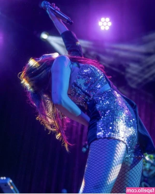 Lauren Mayberry [ lauren-mayberry ] - Obrigada a todos que estão aqui 🥰 Amo vocês ❤️