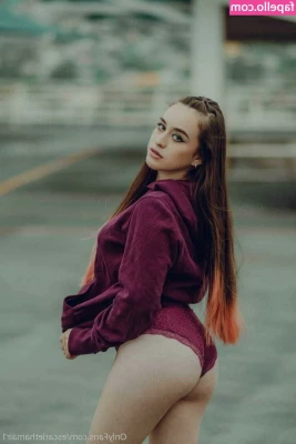 Escarlethamair1