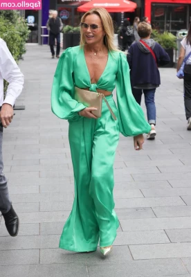 Amanda Holden [ amanda-holden-1 ] - Get in bed with me? 😏😘