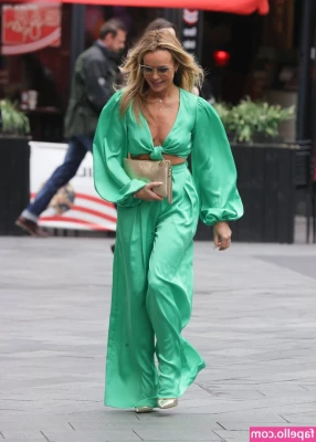 Amanda Holden [ amanda-holden-1 ] - Do you like my ass? I want to know what you will do when I take out