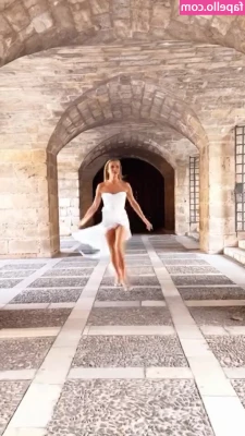 Amanda Holden [ amanda-holden-1 ] - Watch me shake some ass