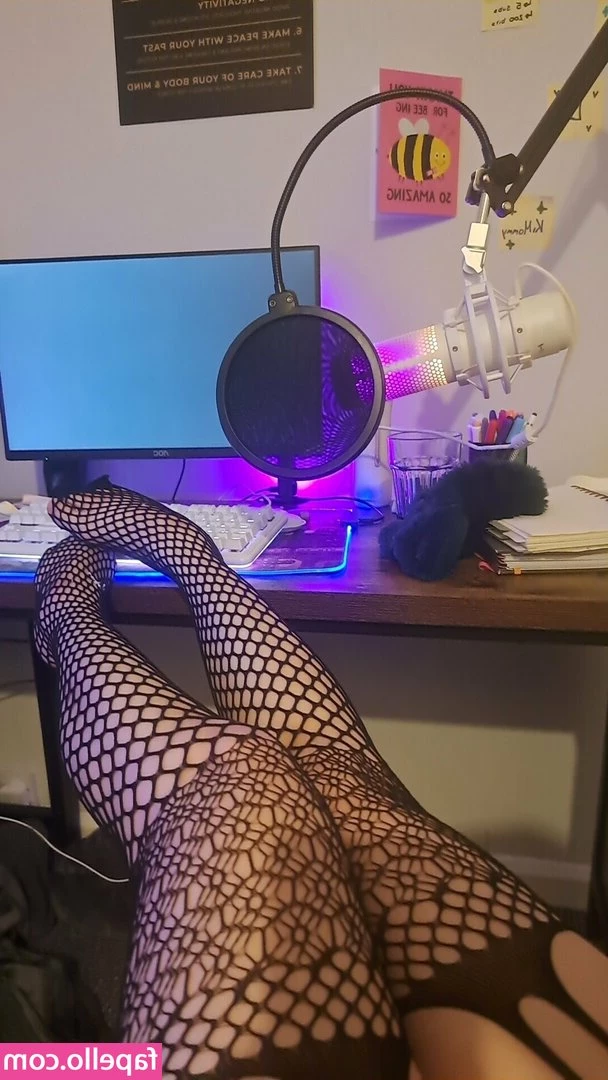 aestdoes - Looking like a good little slut  waiting for my train gb