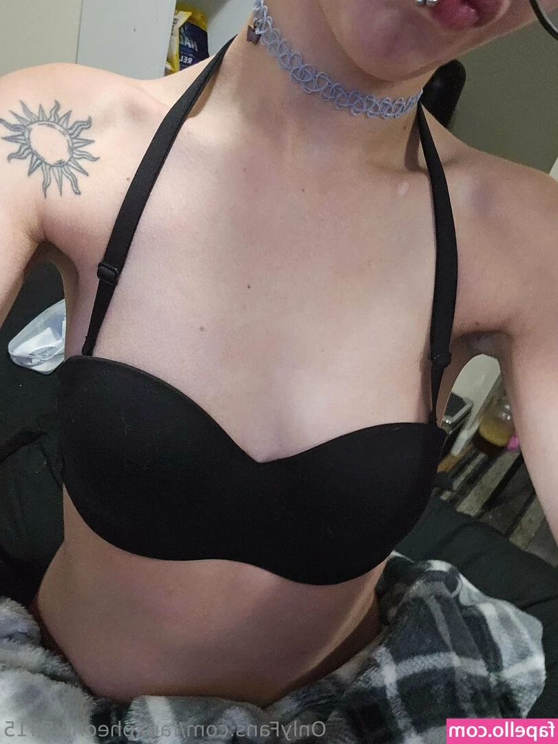 fauxpheonix5415 - A few more of me from lingerie night 😘