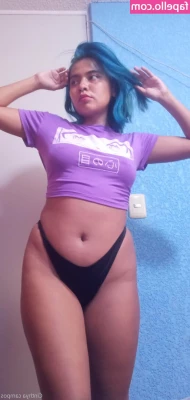 cinthyach00 - Who wants to lick my trainers