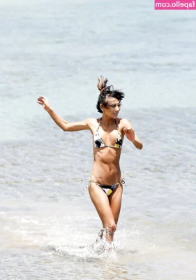 Bai Ling [ bai-ling ] - Feeling pink lately
