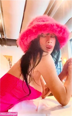Bai Ling [ bai-ling ] - What looks best on me  Or should I try colors