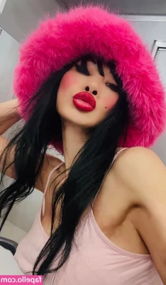 Bai Ling [ bai-ling ] - Heyy baby, I'm here for a good time, but not for a long time. Slide