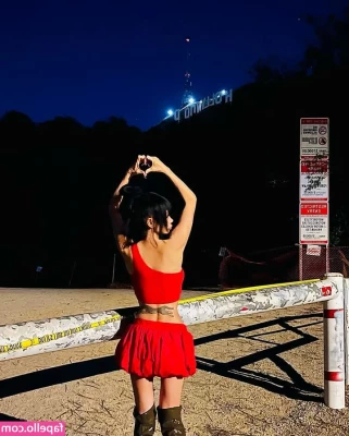Bai Ling [ bai-ling ] - aprovecha que eres VIP para ver como termino esta ducha   send DM to