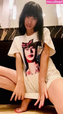 Bai Ling [ bai-ling ] - Live in 5  I ve got sex hair and purple lipstick and I m in my undies