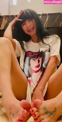 Bai Ling [ bai-ling ] - Rate my ass