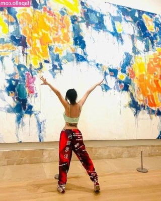 Bai Ling [ bai-ling ] - UN PECCATO NON MORIRE  per gli antichi Spartani non morire in guerra