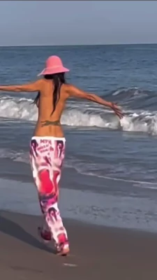 Bai Ling [ bai-ling ] - Eat me👅👅👅