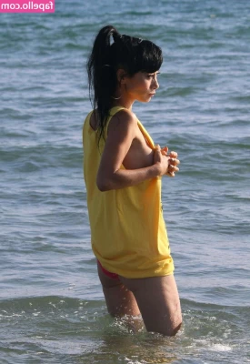 Bai Ling [ bai-ling ] - there is nothing that compares to golden hour booty pics🌞🍑