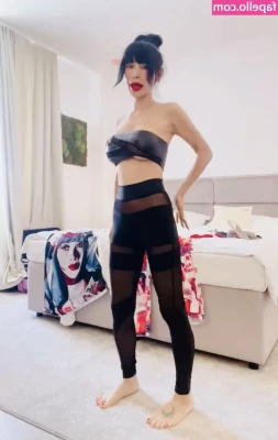 Bai Ling [ bai-ling ] - With my boyfriends  sixpackchick