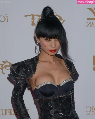 Bai Ling [ bai-ling ] - I can shake it for ya