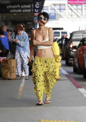 Bai Ling [ bai-ling ] - What would you like to pinch  Because I m taking this green shirt off