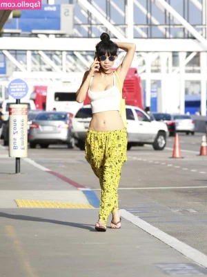 Bai Ling [ bai-ling ] - A WET FOOT WORSHIP THAT WILL MAKE YOU DRIBBLE.   No matter how many