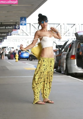 Bai Ling [ bai-ling ] - 👉🏻1st Or 2nd Pic? :3 Are You A Thigh Or Top Person?🤭
