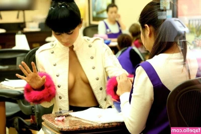 Bai Ling [ bai-ling ] - Bed pillow