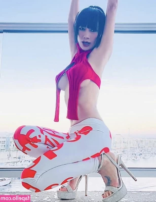 Bai Ling [ bai-ling ] - Smash cake vid    Definitely for the messy crowd   smearing cake all