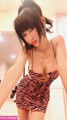 Bai Ling [ bai-ling ] - Fun trying on things    32dddmilf